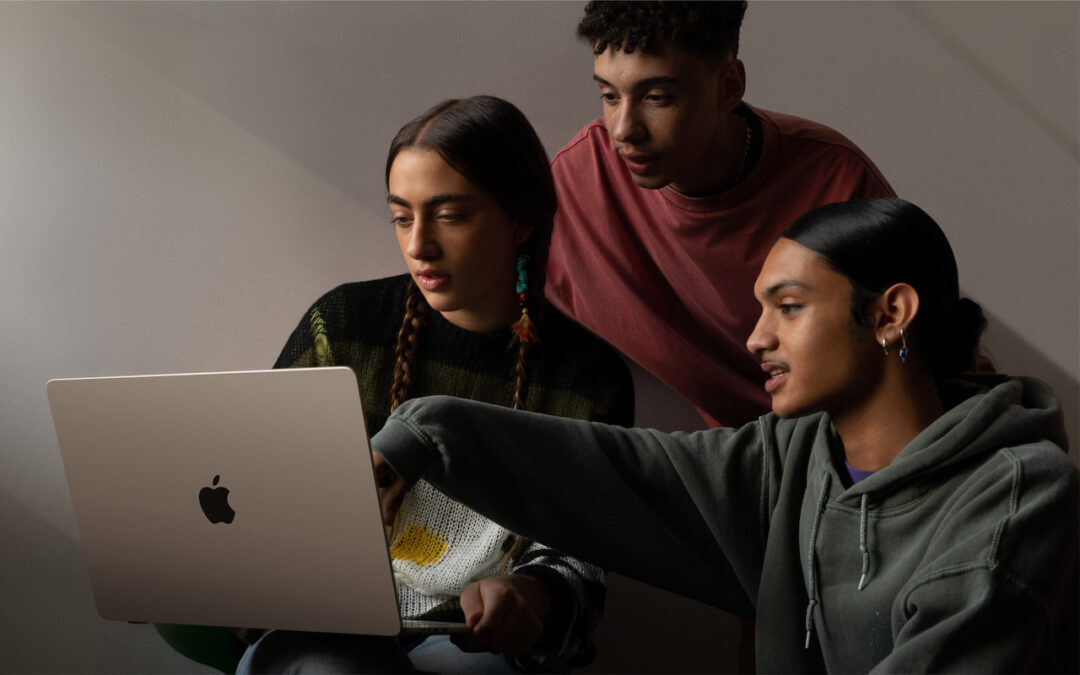 Choosing the Best Mac for a College-Bound Student in 2023
